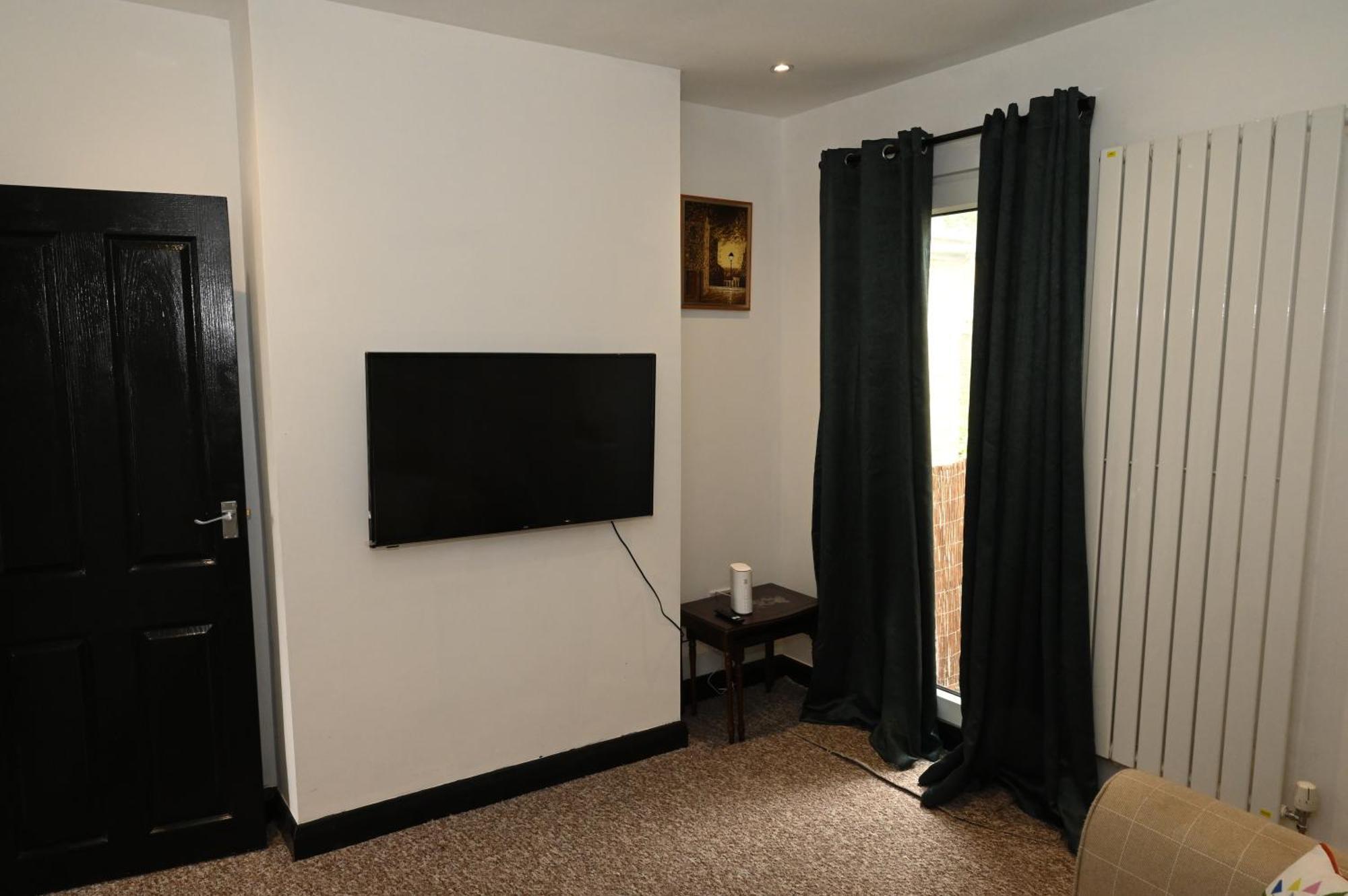 Cozy Luton Apartment Chatham  Exterior photo